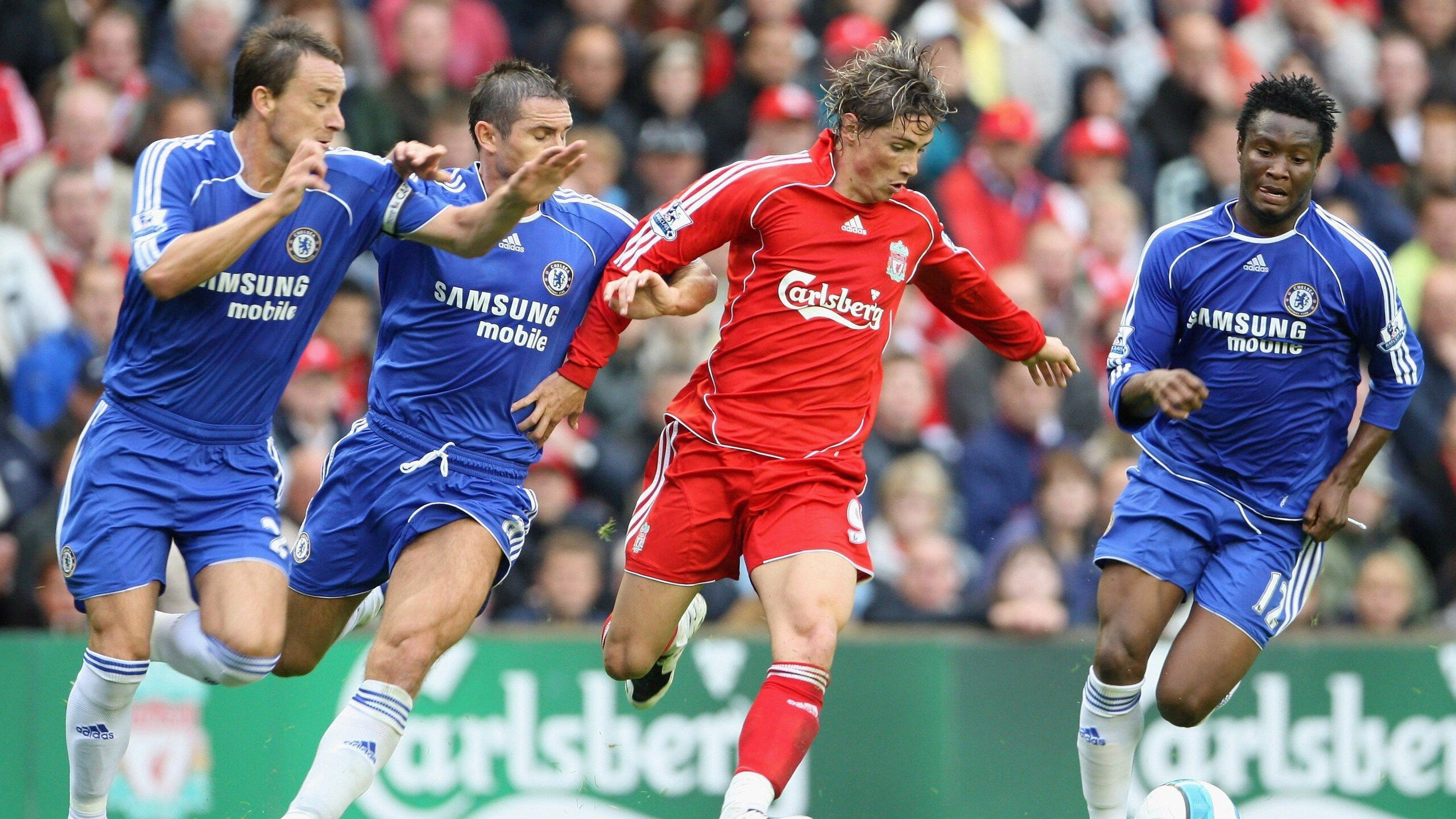 力量的对决:两支顶级球队在比赛中火拼,力量的差距