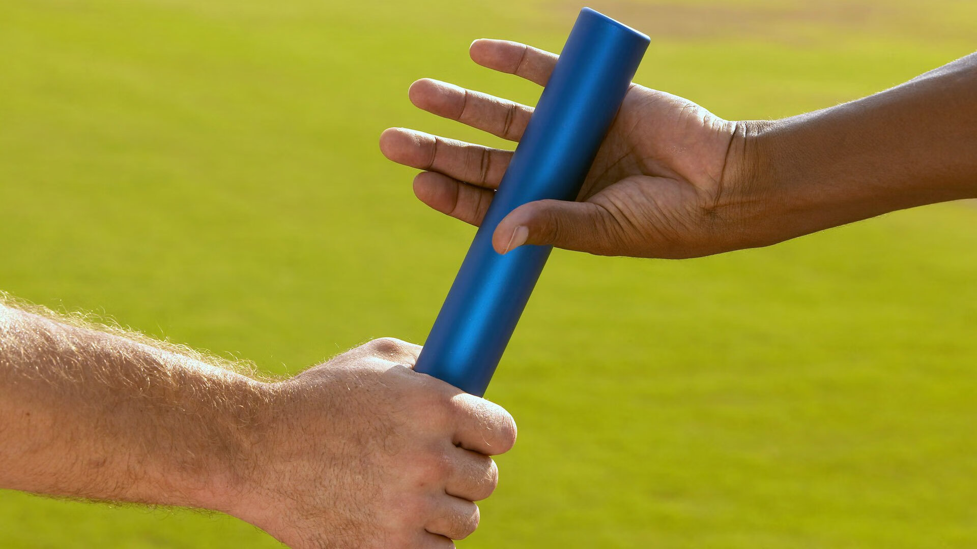 是否应建立更多非洲与亚洲球员通道，加强同非洲国家